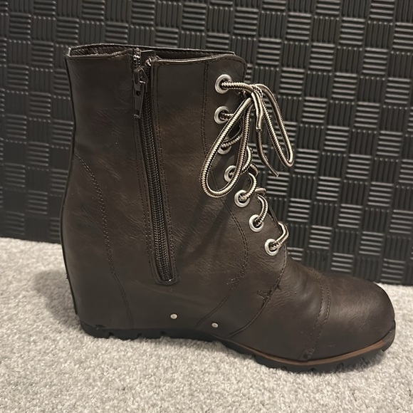 Unionbay Wedge boots, size 8. - Picture 5 of 10